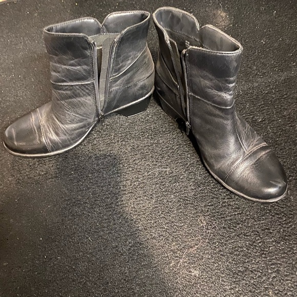 Clarks Black Ankle Boots - Picture 1 of 5